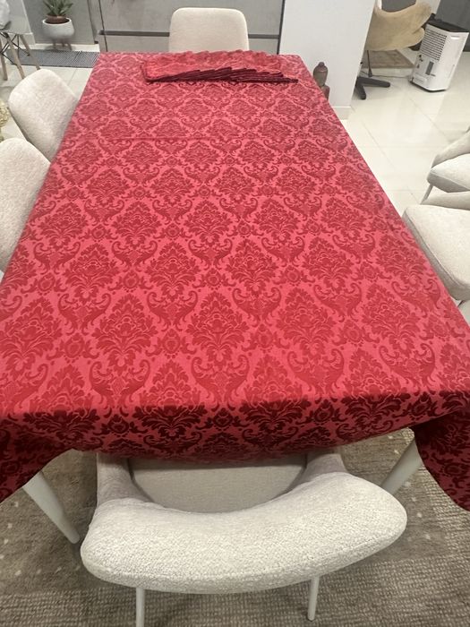 Vendo  Toalha de mesa bordeuax com 9 guardanapos , Loja do Gato Preto