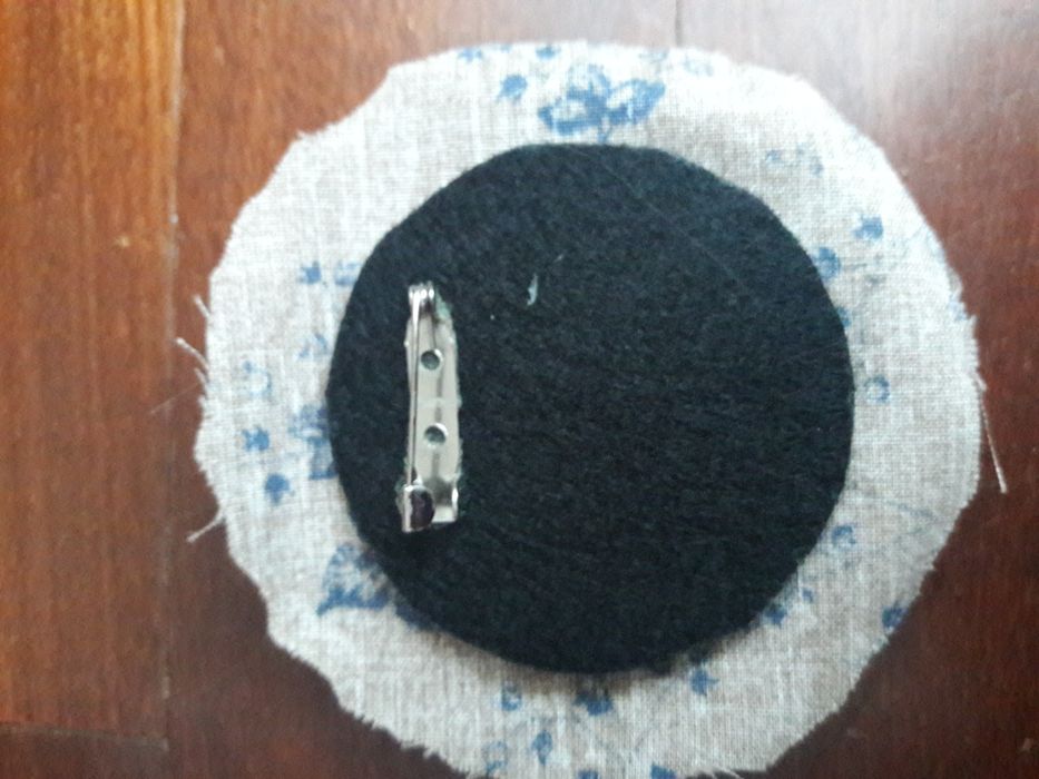 Conjunto de alfinete e brincos Camafeu