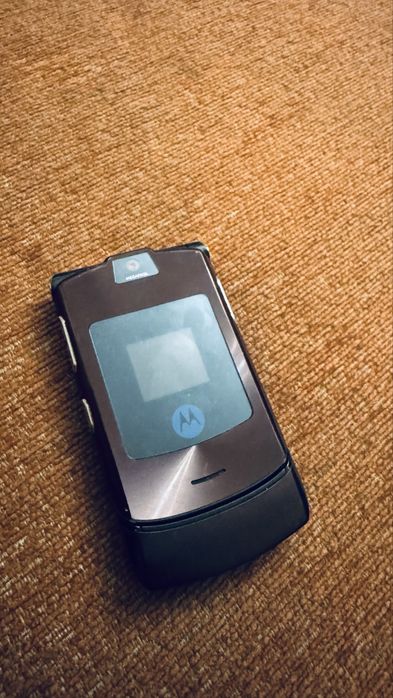 Motorola v3 продам