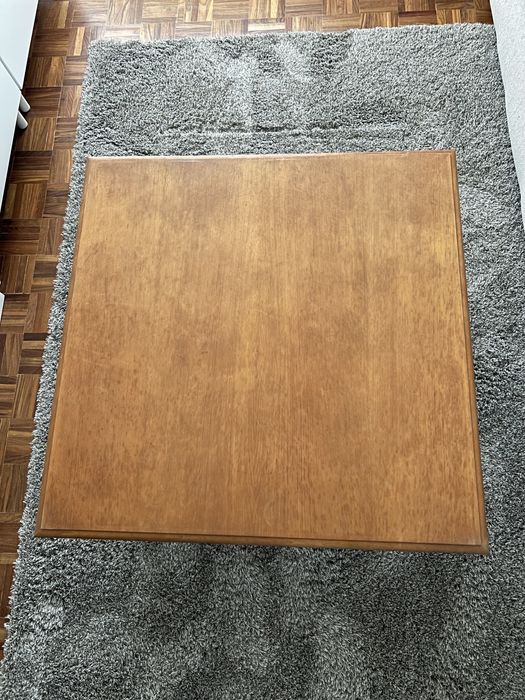 Mesa centro/apoio em madeira maciça