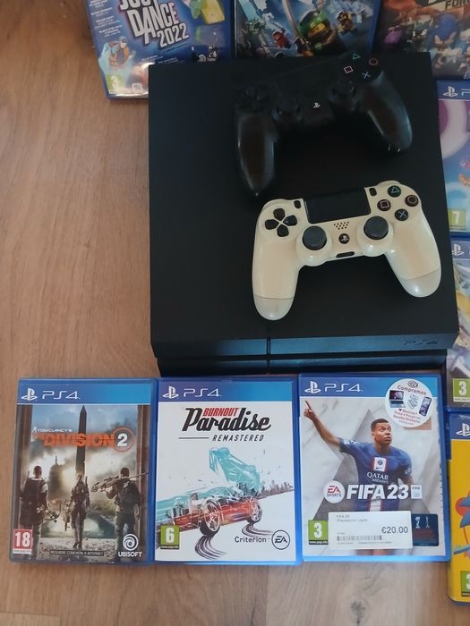 Playstation 4  com 2 Comandos 9 Jogos 1 Cabo Hdmi 1 cabo ligação + 1 câmara