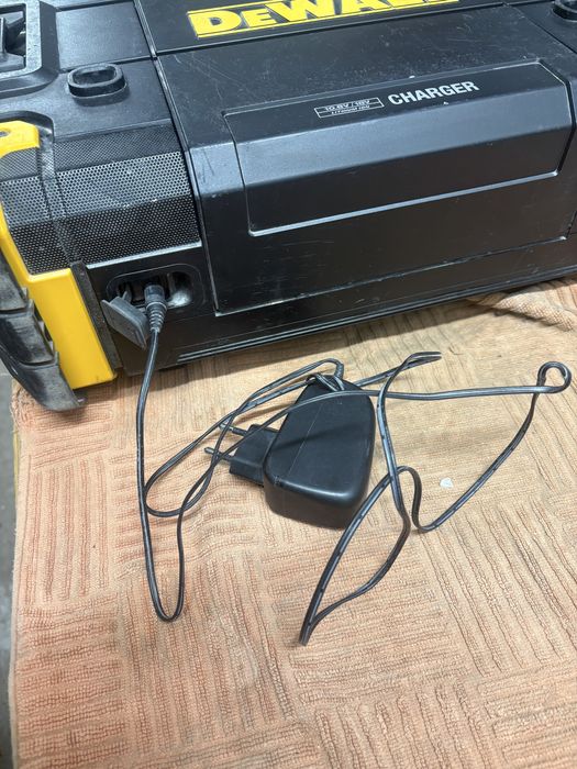 Radio Dewalt +zasilacz