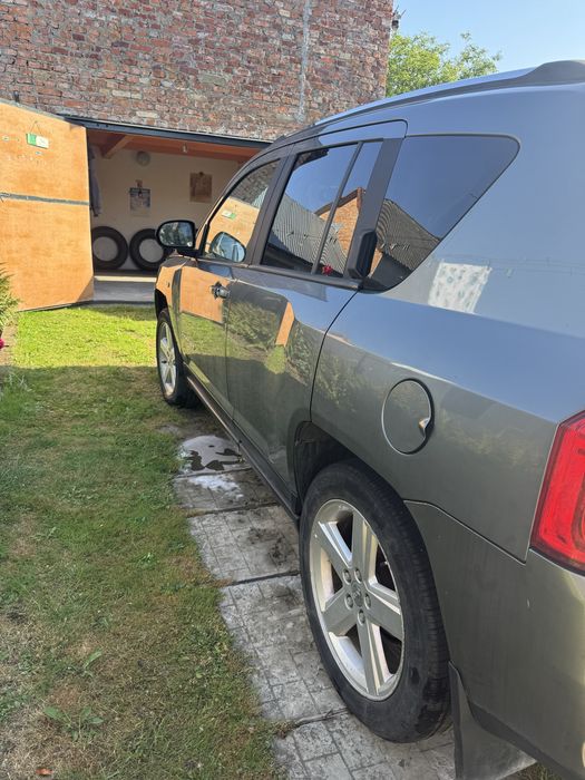Машина Jeep compass