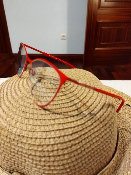 Óculos Marc Jacobs vermelhos
