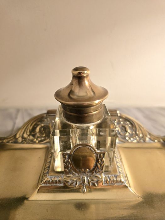 Tinteiro antigo Belle Époque em latão tinteiro em cristal 1895 a 1910