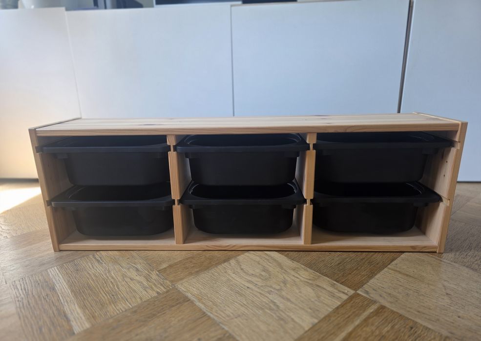 Szafka ścienna z pojemnikami Ikea Trofast