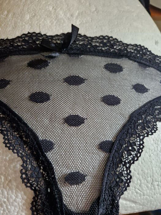 Stringi czarne M