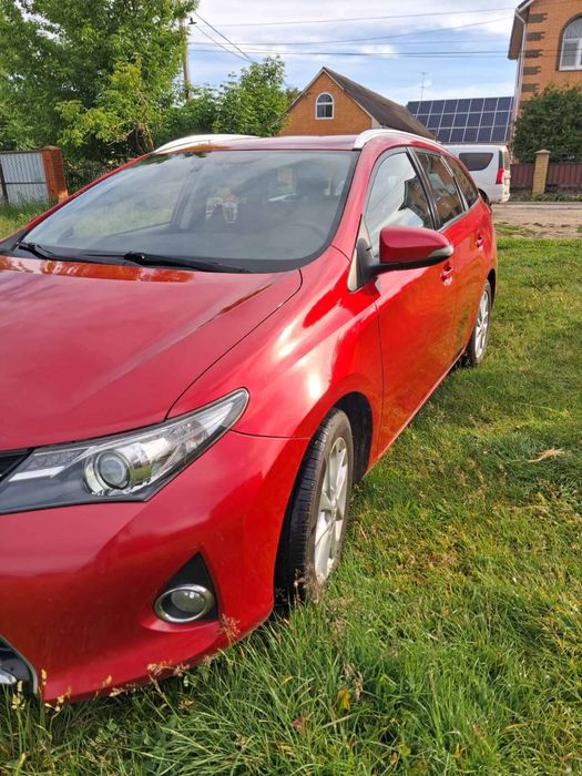 Toyota Auris 1.4 бензин