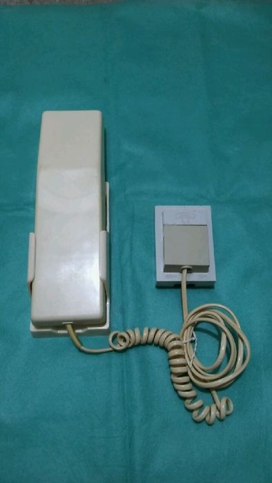 Telefon stacjonarny ścienny
