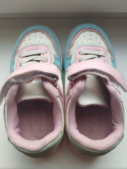 Дитячі кросівки для дівчинки