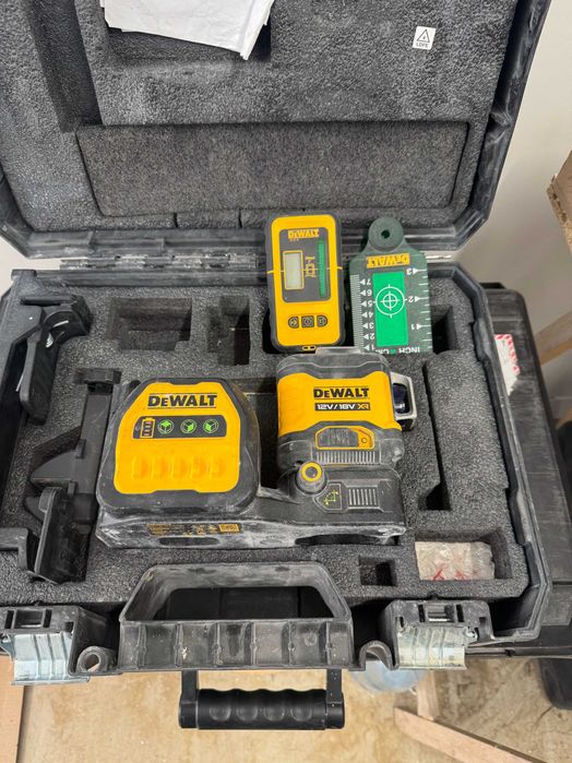 laser krzyżowy 3D Dewalt