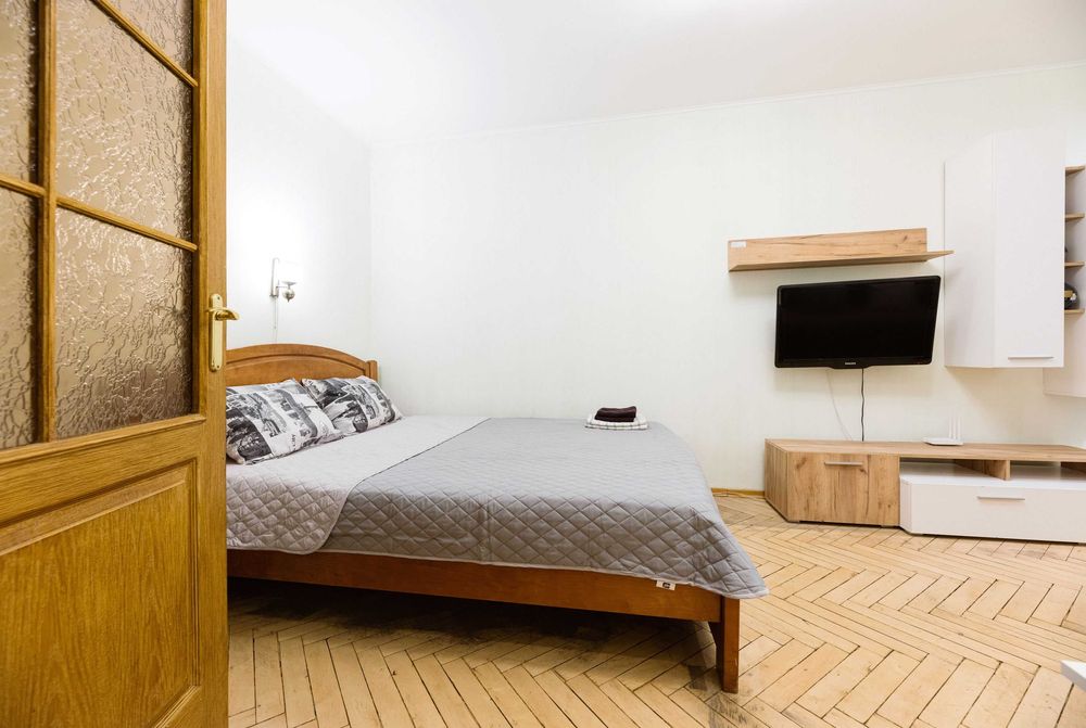 1К квартира метро Дарниця  світло є 24/7, 3 поверх