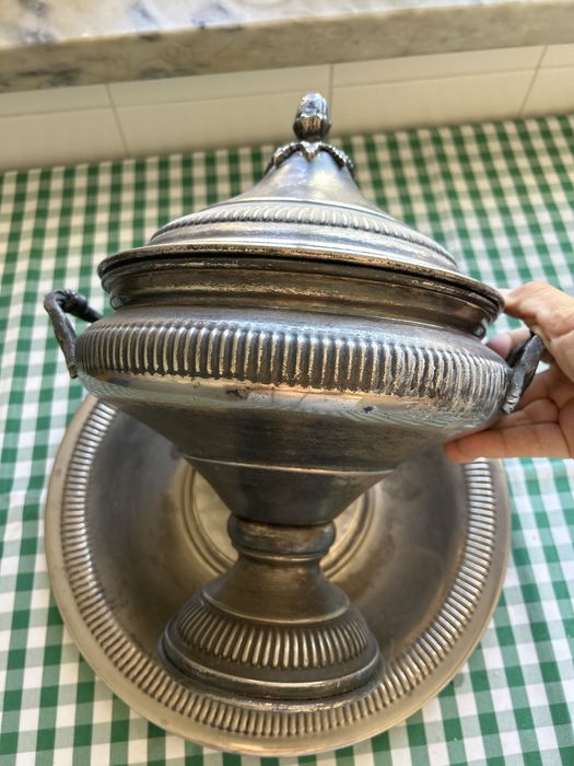 Terrina com prato em casquinha