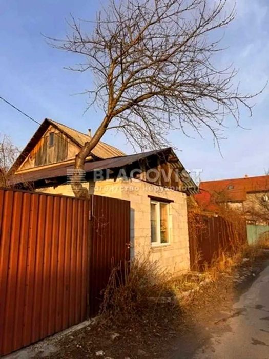 Продам ділянку в Києві з виходом до води