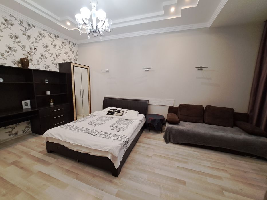 Подобово, погодинно  оренда  1 к  у центрі міста біля Оперного театру