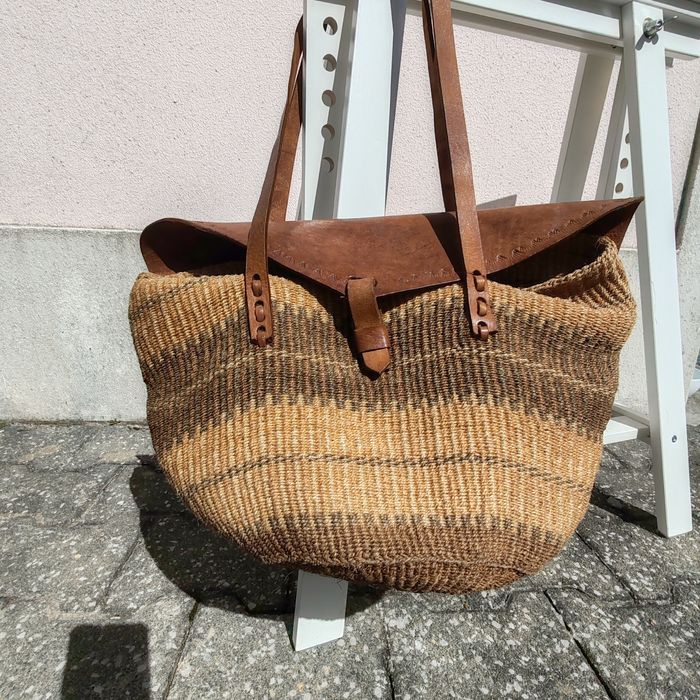 saco de fibras naturais e couro