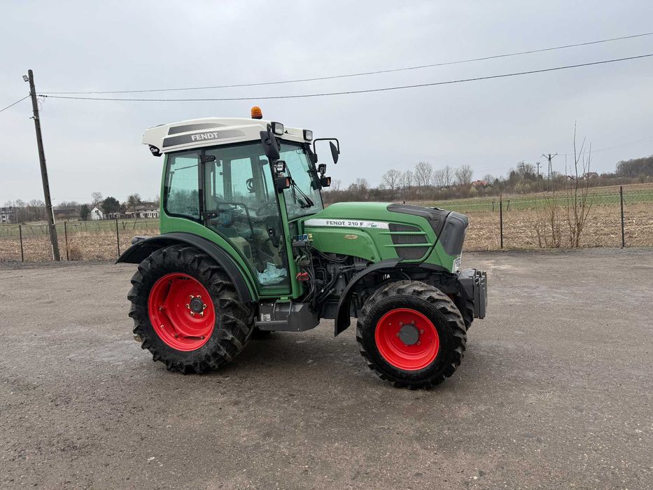 Fendt 210F Vario-sadowniczy-2016 rok 208  209