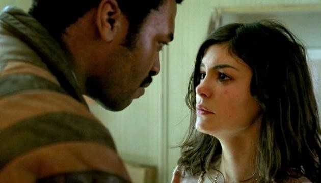 ESTRANHOS DE PASSAGEM (Stephen Frears) Audrey Tautou/Chiwetel Ejiofor