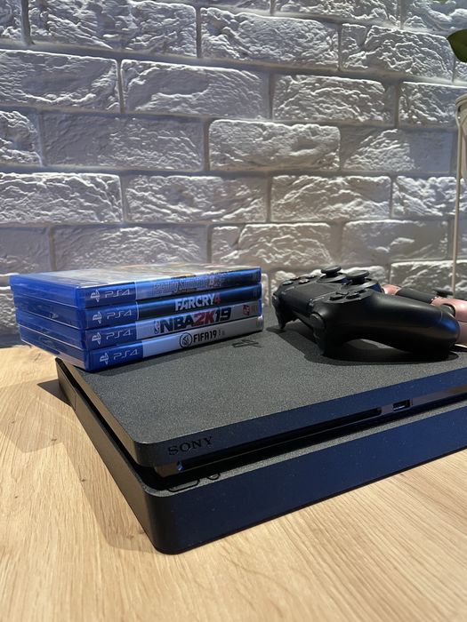 PlayStation 4 Slim 1TB + 2 pady + 4 gry | Idealny stan