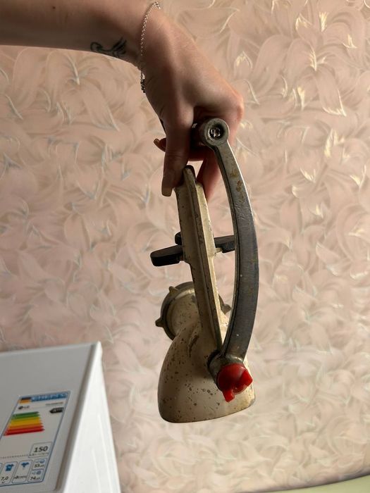 Мясорубка электрическая и ручная