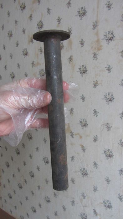 Ножки стальные для мебели есть 2 варианта длин и диаметров.