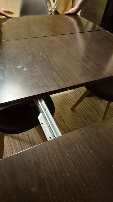 Stół rozkładany  +4 Krzesła