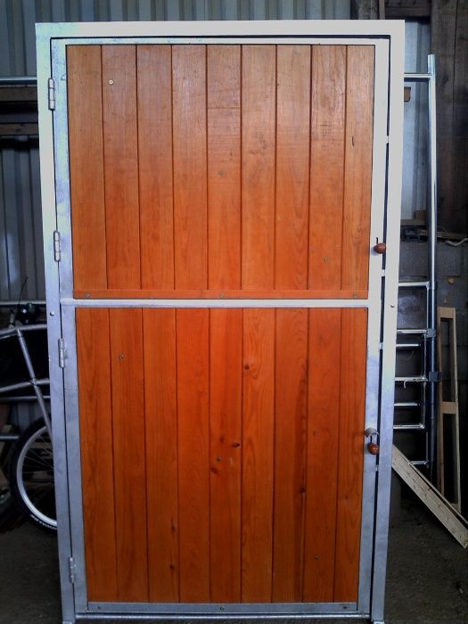 Porta de Box para cavalos para aplicação em alvenaria