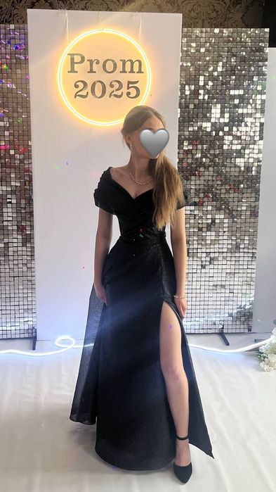 Випускна сукня .