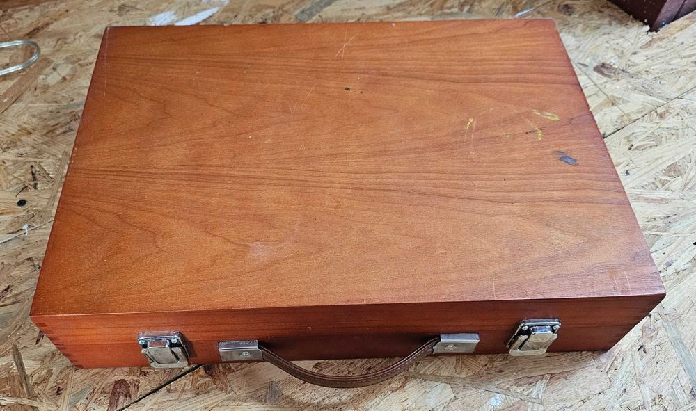 Zestaw kredek i mazaków do malowania