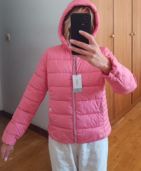 Casaco de penas com capuz, tamanho M