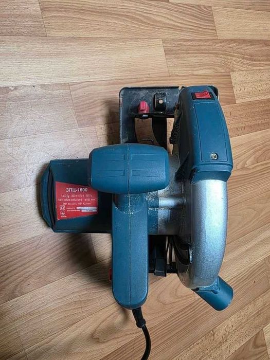 Продам дискову пилу гарну