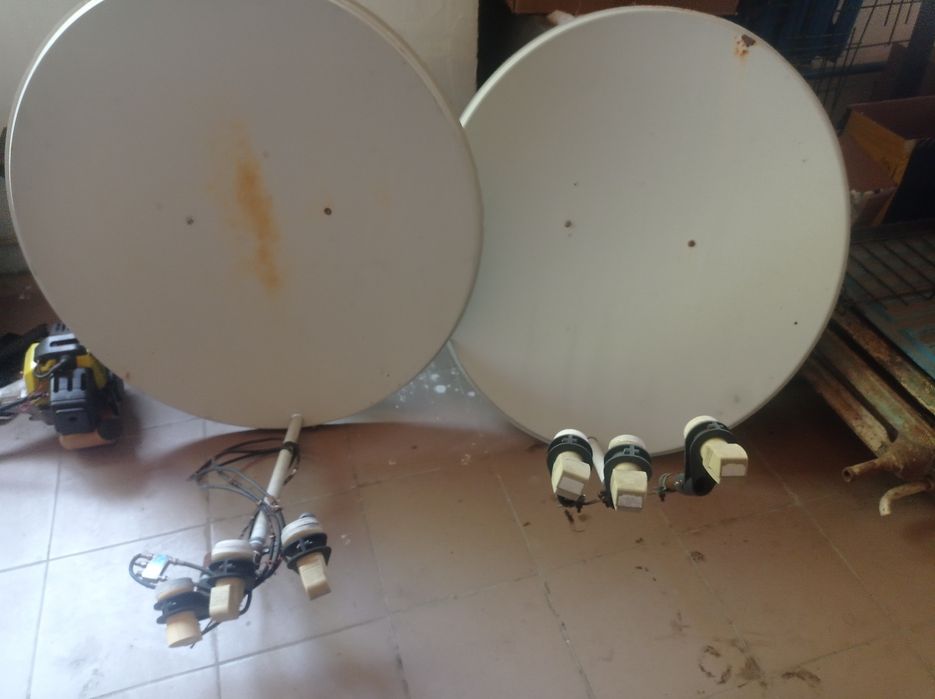 Супутникова антена на 3 головки