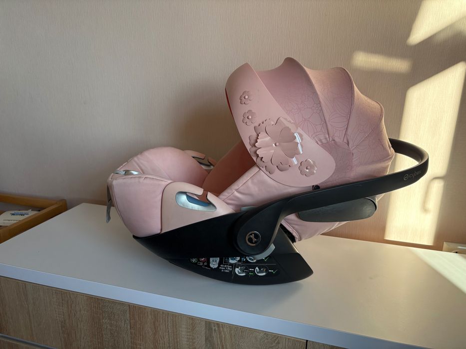 Продам автокрісло Cybex Cloud Z i-Size Simply Pink Flowers