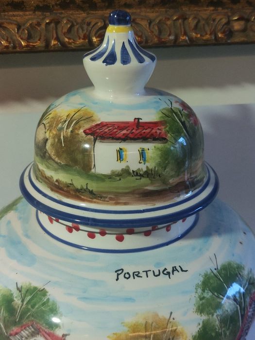 Pote em faiança português