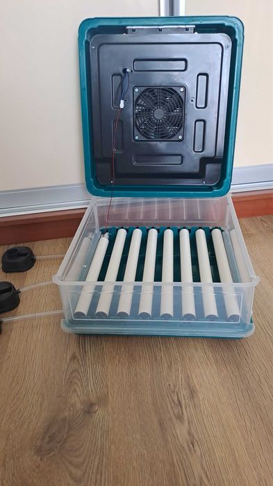 Автоматичний інкубатор до 48 яєць з роликовим переворотним механізмом