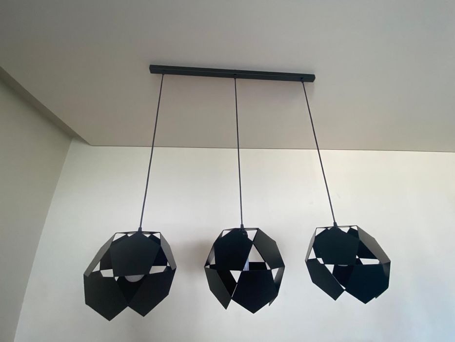 Candeeiro preto de tecto
