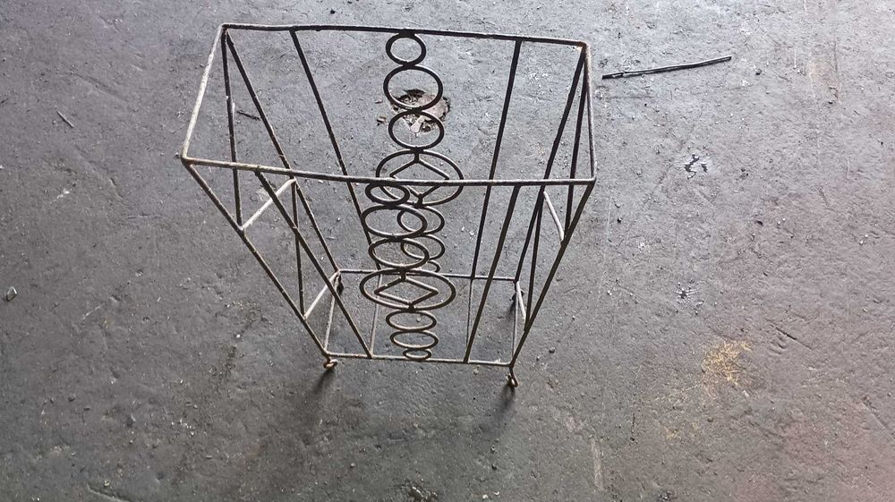 REFA2 armacao em ferro antiga