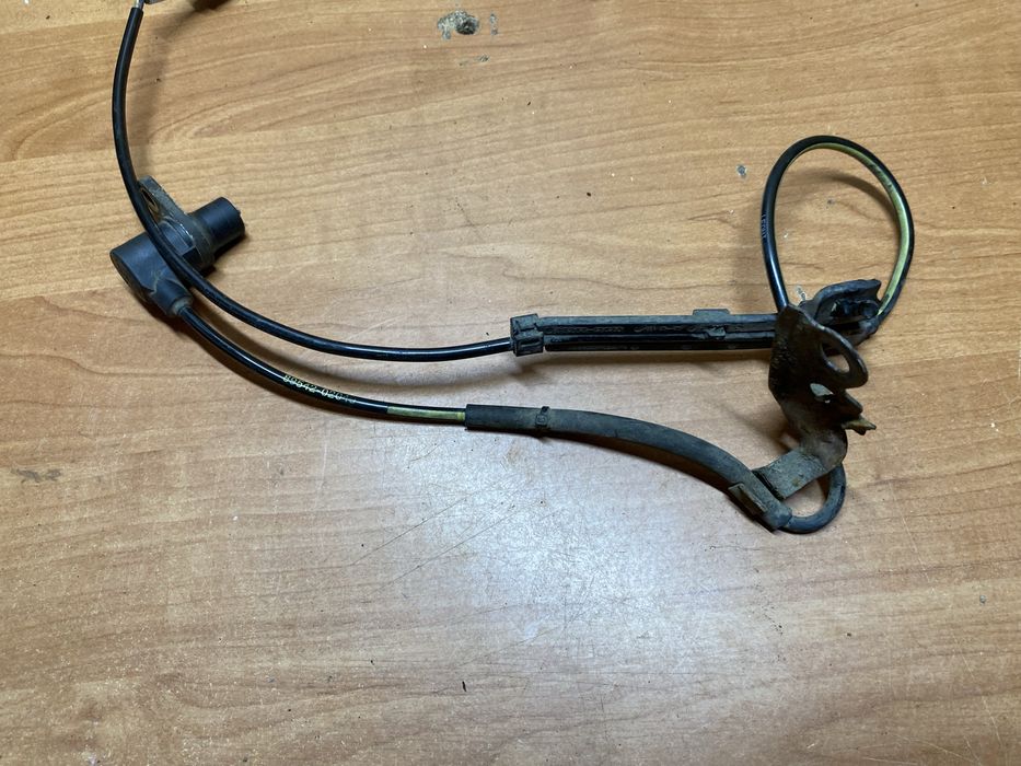 8954202040 Toyota Avensis T25 датчик абс (abs передний правый)