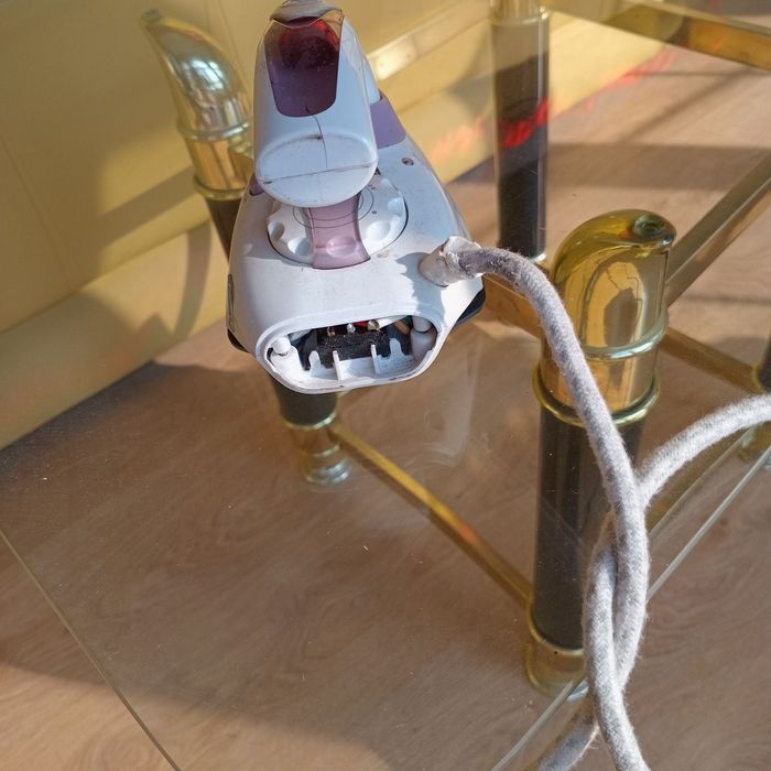 Продам маленький  утюг