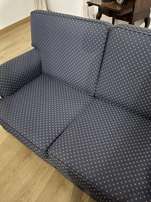 Sofa  3 lugares com cama e sofa 2 lugares em tecido azulao e flores