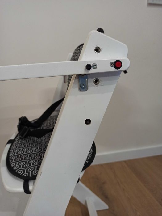 Krzesełko do karmienia Kinderkraft drewniane białe rosnące