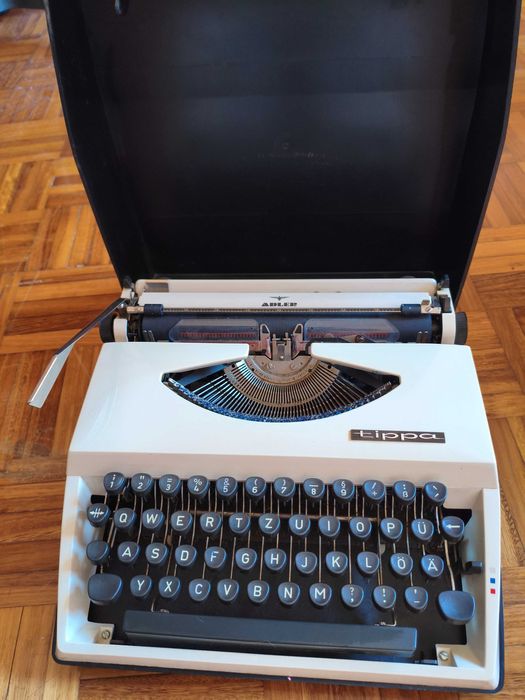 Máquina de Escrever Vintage Adler Tippa c/ Estojo Original