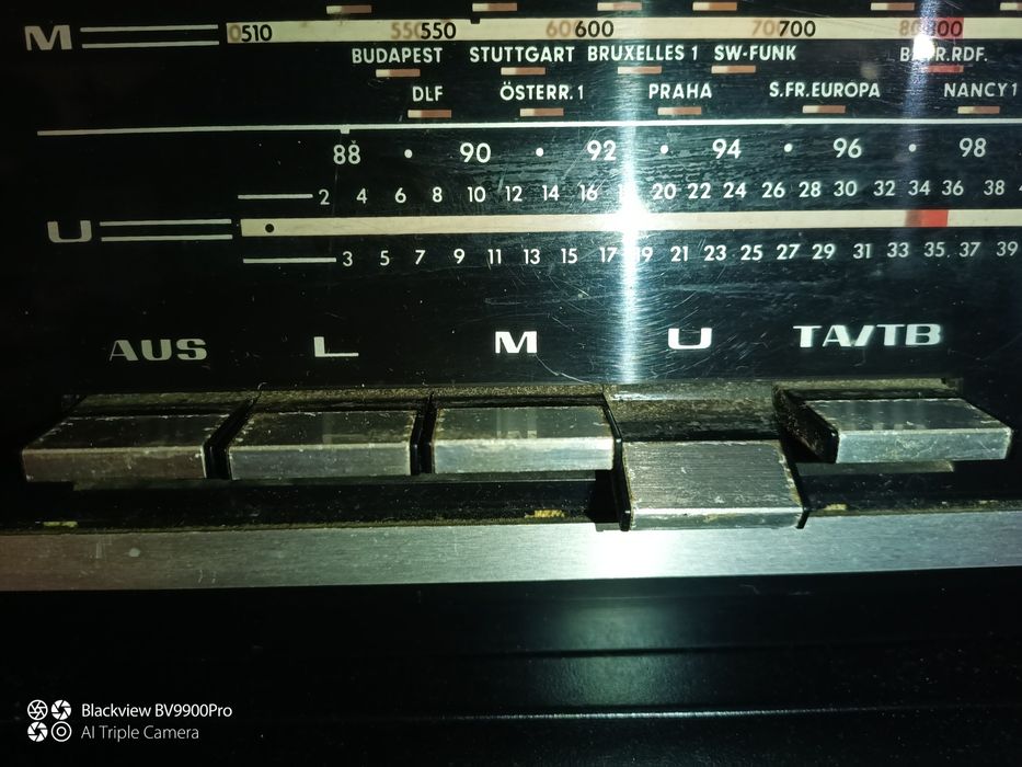 Radio da preveligiada marca Grundig em ótimas condições a funcionar com o som que todos conhecemos