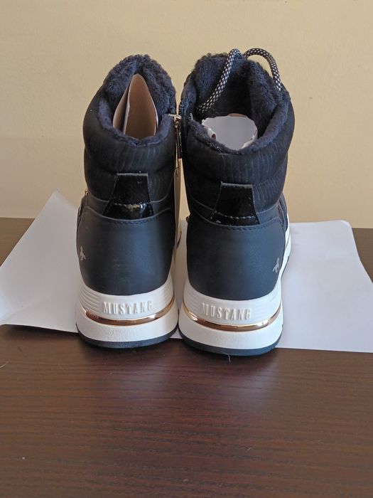 Botins Mustang pretas