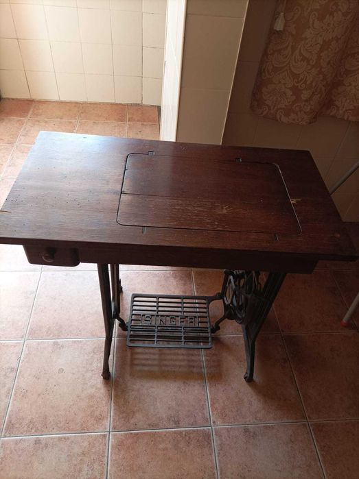 Maquina de costura Singer antiga