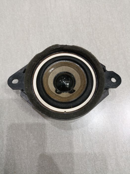 Głośnik Bose deski rozdzielczej Mazda