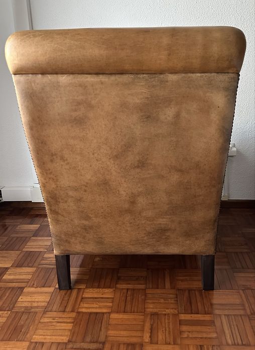 Poltrona vintage em couro – usada