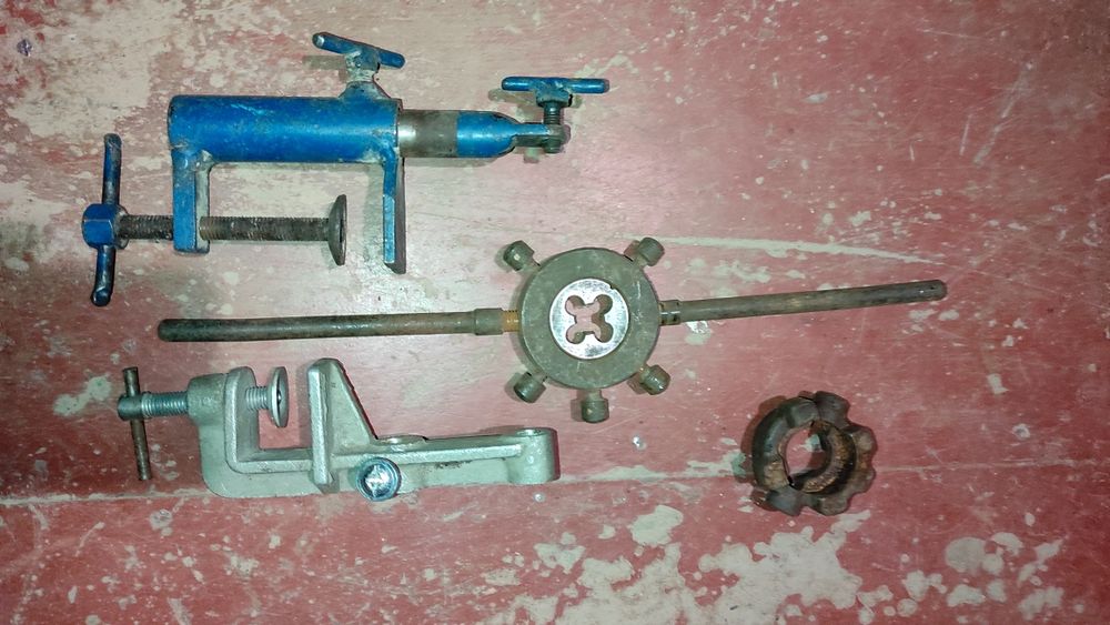 Метчик,плашка,плашкодержатель         .