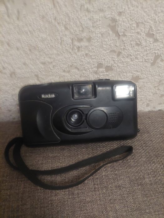 Фотоаппарат KODAK и цыфровой KODAK