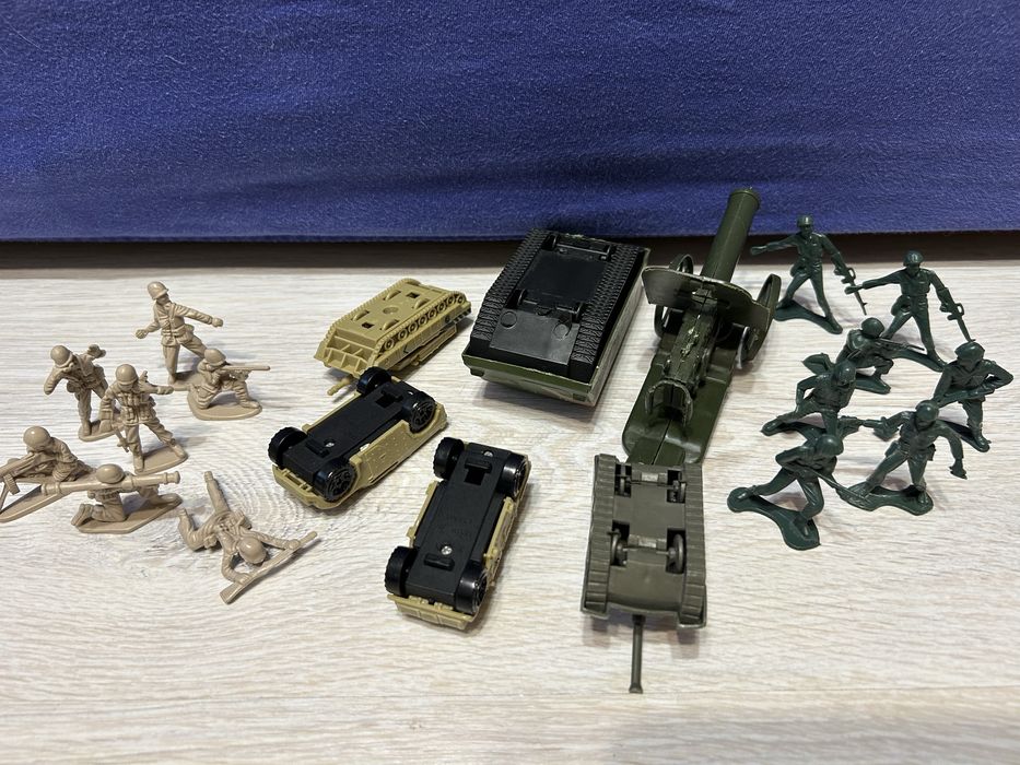 Машинки военные с солдатиками